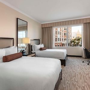 Fairmont Gold Double Room Two Double Beds City View Lounge Access